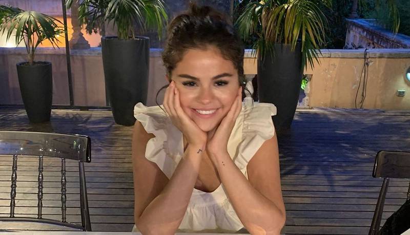 Selena Gomez o cómo no dar una con esta rutina de belleza que ha publicado  en TikTok y se ha vuelto totalmente viral