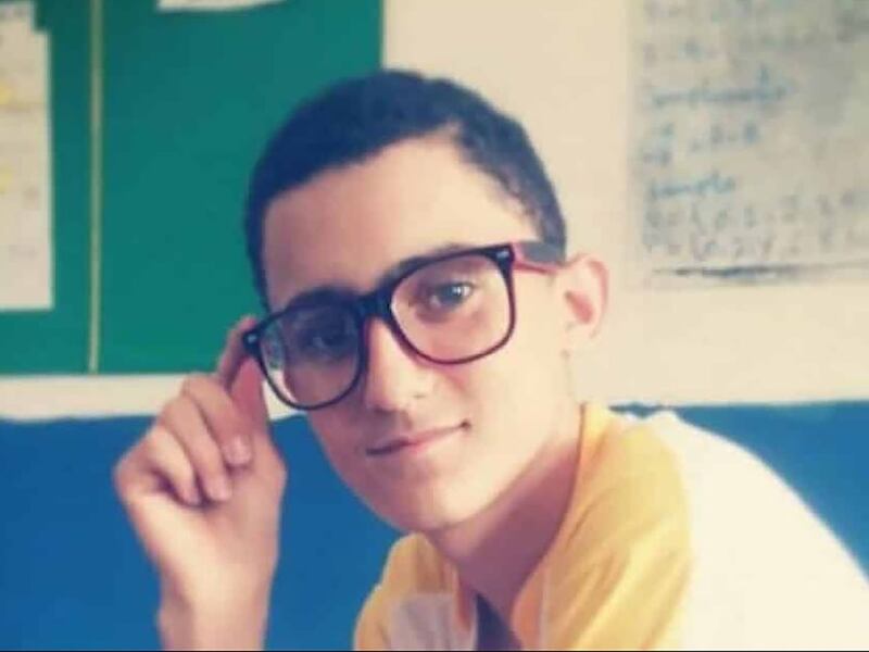 Thompson Vitor, el joven que aprobó el examen de la prepa con libros que encontró en la basura.