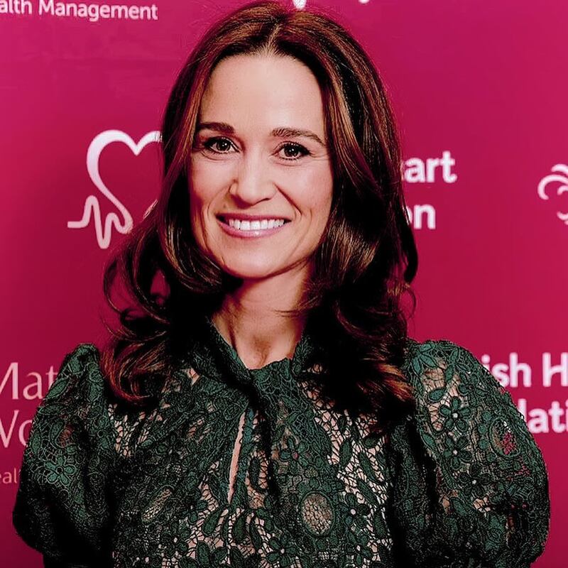 Pippa Middleton prova que o conforto pode ser aliado ao estilo com sua escolha de sapatos