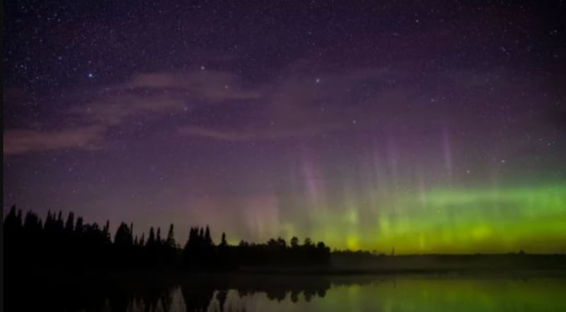 La aurora boreal sobre el lago Wolf en el bosque de Cloquet, en Minnesota, el 28 de septiembre de 2019. | Foto: Star Tribune via Getty Images / Star Tribune via Getty Images