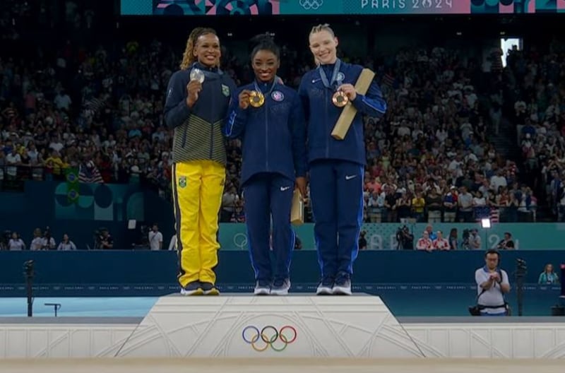 Rebeca Andrade, Simone Biles e Jade Carey compõe o pódio do salto.