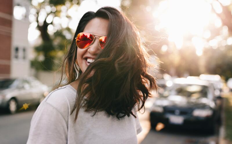 El cabello necesita grasas saludables para mantenerse hidratado