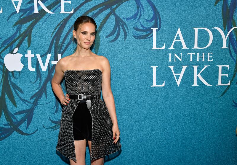 Natalie Portman asiste al estreno de la serie Apple TV+ de "Lady in the Lake" en el Museo de Arte y Diseño el jueves 11 de julio de 2024 en Nueva York. (Foto de Evan Agostini/Invision/AP)