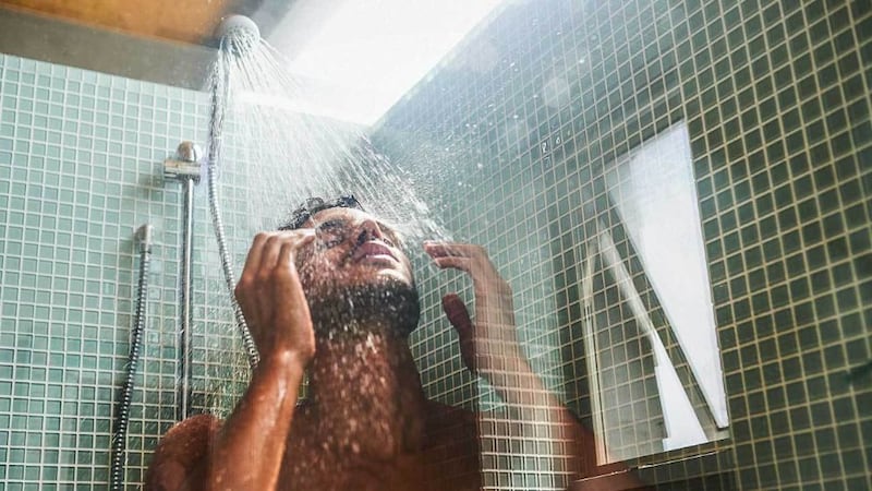 Ducha de agua fría ayuda a dormir mejor