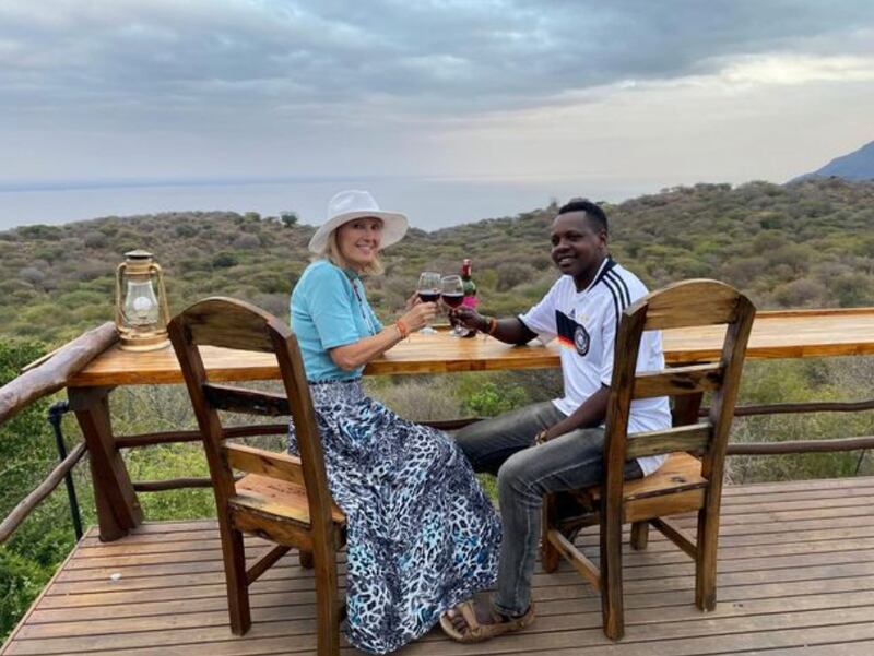 Debora Badu, la estadounidense que viajó a Tanzania para casarse con Saitoty.