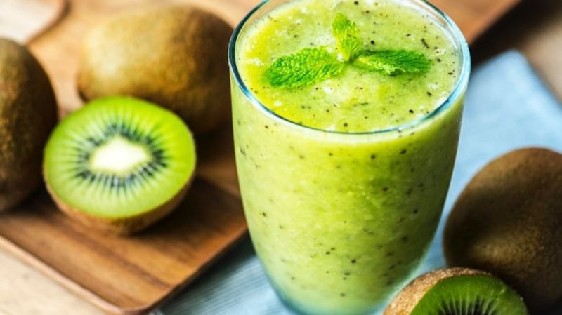 Suco natural caseiro com kiwi para ter uma pele maravilhosa e ajudar o intestino